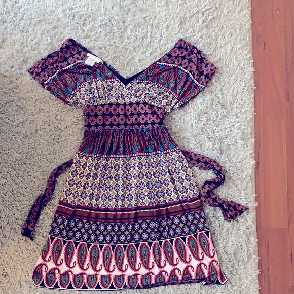 🌺2 for $23 🌺 Cute double v-neck multi-colored dress from coastal boutique - Picture 2 of 15